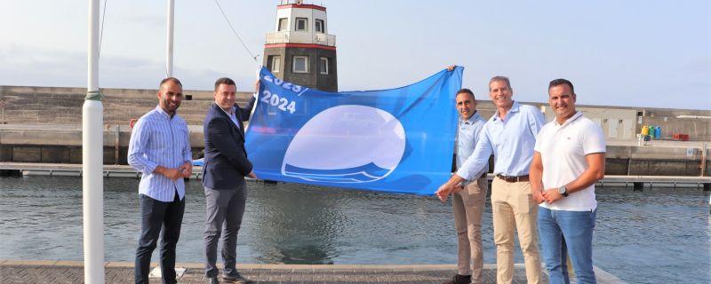 PUERTO CALERO CELEBRA LA IZADA DE SU 28º BANDERA AZUL.