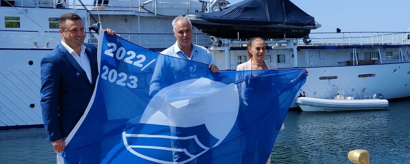 Puerto Calero celebra el día Mundial de los Océanos con un concurso gastronómico y la izada de su 27ª Bandera Azul.