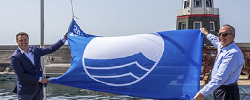 LA BANDERA AZUL EN PUERTO CALERO: UN LOGRO DE LA COMUNIDAD